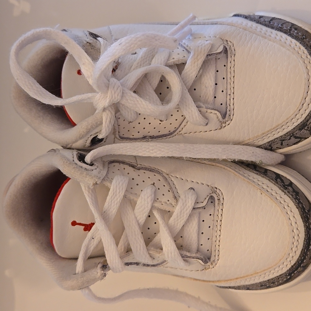 Sneakers - Picture 4 of 9